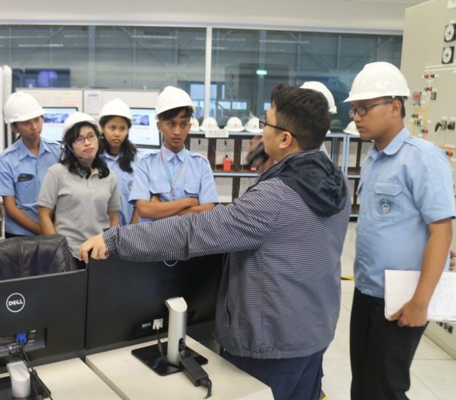 Mendengarkan Penjelasan Engineer PLTPB Wayang Windu